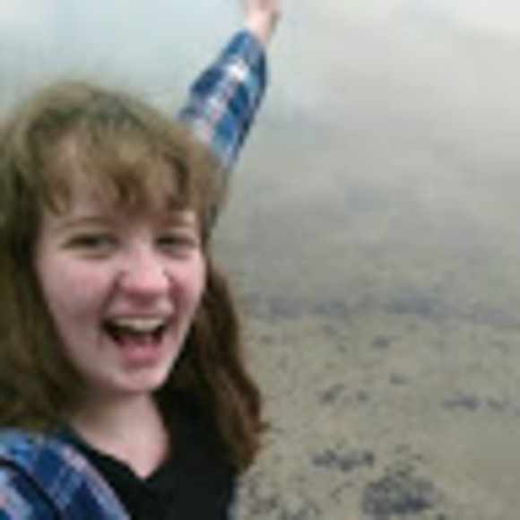 Meet your Posher, Laura - Picture 1 of 1